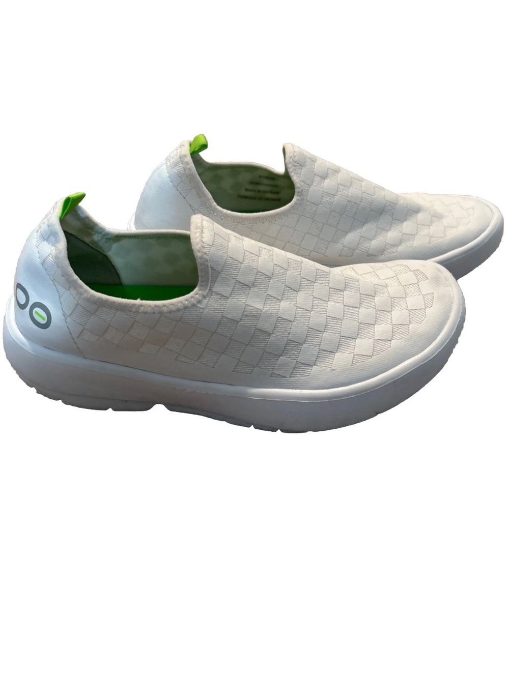 Oofos Oomg eezee Low Women’s White Recovery Comfort Slip On Size 7